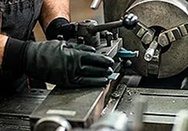 Temos serviço de Torno Mecânico